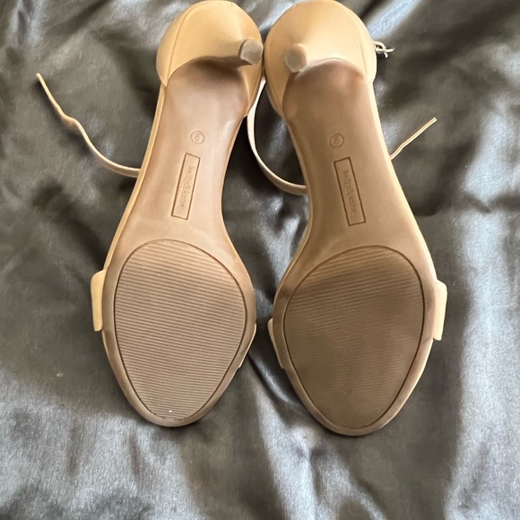 Kelly and Katie sandles - Picture 4 of 4